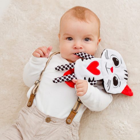 Bali Bazoo kontrasztos plüss játék rágókával - Cica 