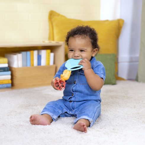 BRIGHT STARTS Rágóka csörgővel Micimackó Hunny & Shake 2db, 0m+