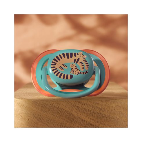 Avent SCF087/11 Ultra air játszócumi 6-18 hó - mintás fiús