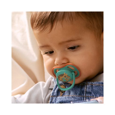 Avent SCF087/11 Ultra air játszócumi 6-18 hó - mintás fiús