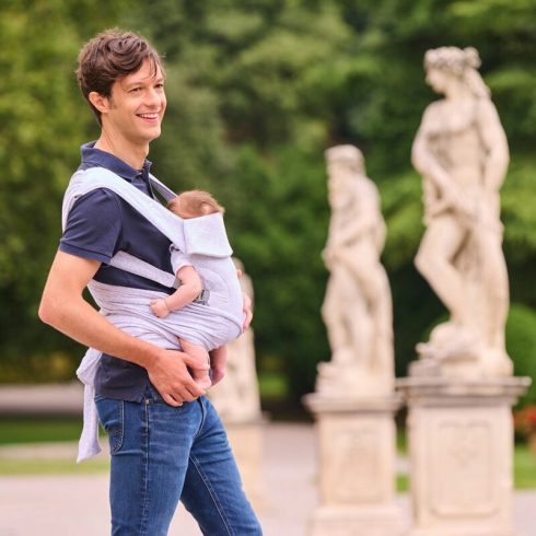 Chicco Boppy ComfyGrow hordozókendő
100% pamut 3,5 kg -15 kg - Light Grey