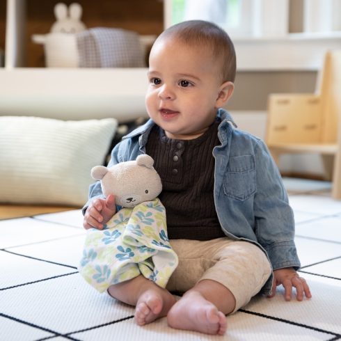 INGENUITY Morzsolókendő Cozy Lovey – Nate™ 0hó+